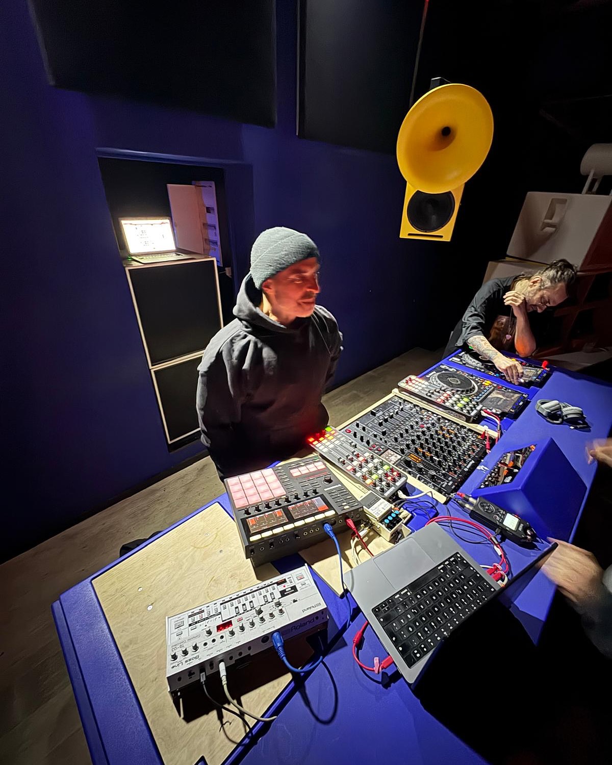 nothing-beats-the-intimacy-of-a-6hr-set-in-a-small-club-with-a-killer-soundsystem-surrounded-by-a-cr-3