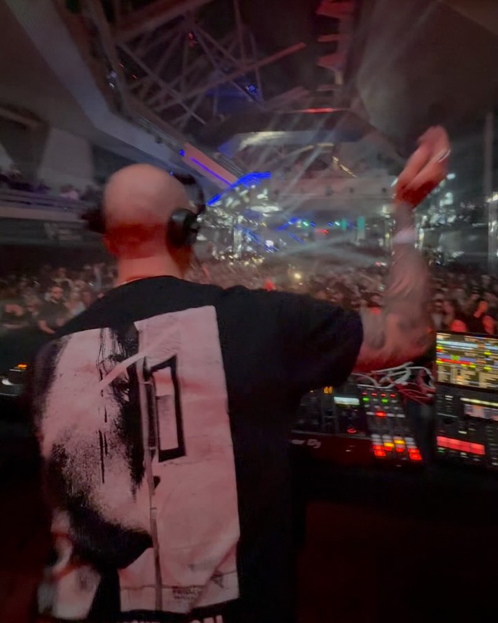 paris-what-a-great-first-edition-of-@versofestival-amazing-crowd-and-it-was-awesome-to-be-part-of-th