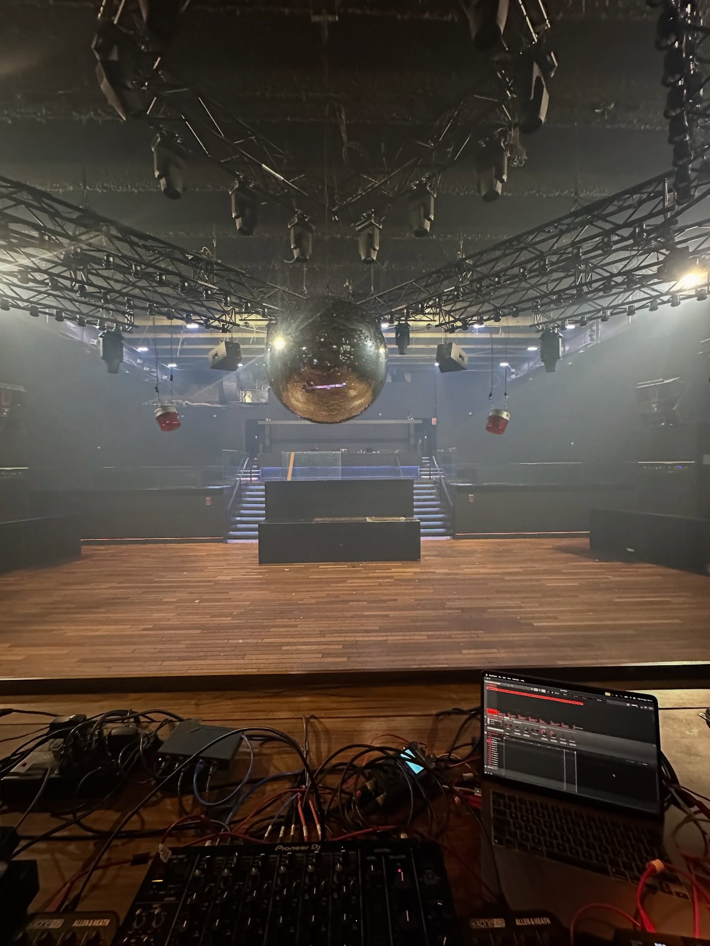 after-such-a-good-time-in-ny-and-detroit-@stereomontreal-and-@baumfestival-🇨🇴-🇨🇦-continu-2